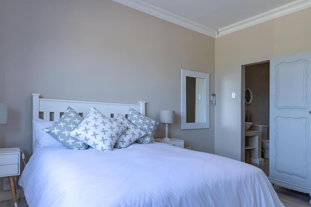Seafront Retreat In Sandbaai Hermanus Exterior photo